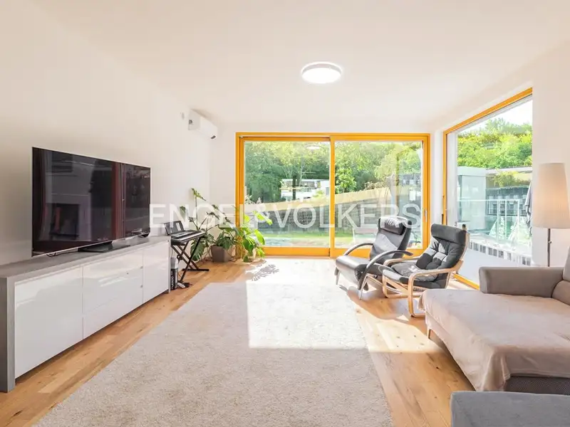Pronájem rodinného domu 219 m², pozemek 341 m²